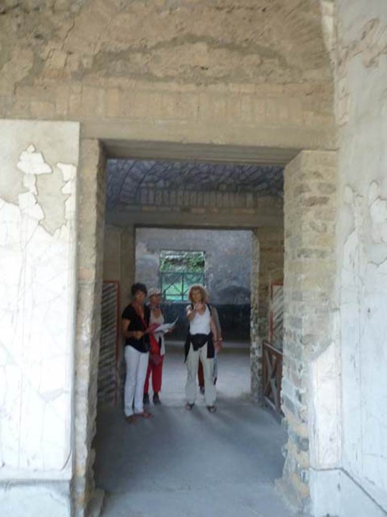 Oplontis, September 2015. Room 94, doorway from Portico 60, looking west across corridor 94 and into room 93.