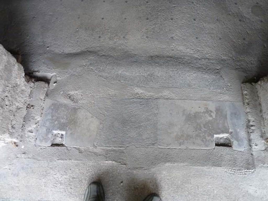 Oplontis, September 2015. Corridor 63, threshold dividing from Portico 60.
