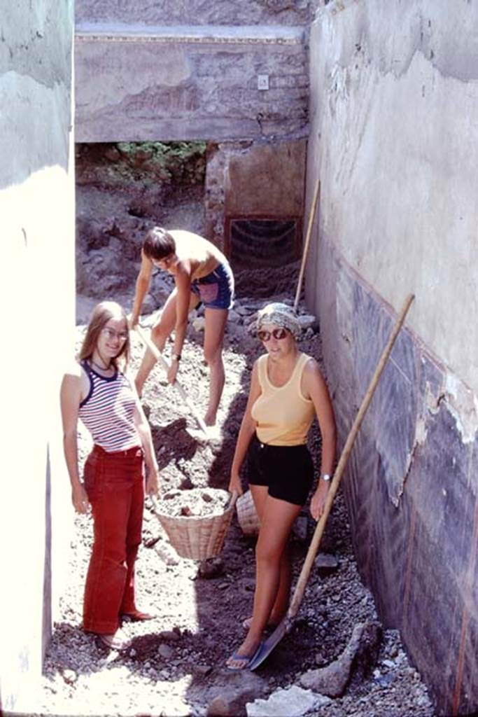 Oplontis, 1975. Room 63, looking east, in process of excavation. Photo by Stanley A. Jashemski.   
Source: The Wilhelmina and Stanley A. Jashemski archive in the University of Maryland Library, Special Collections (See collection page) and made available under the Creative Commons Attribution-Non Commercial License v.4. See Licence and use details. J74f0910