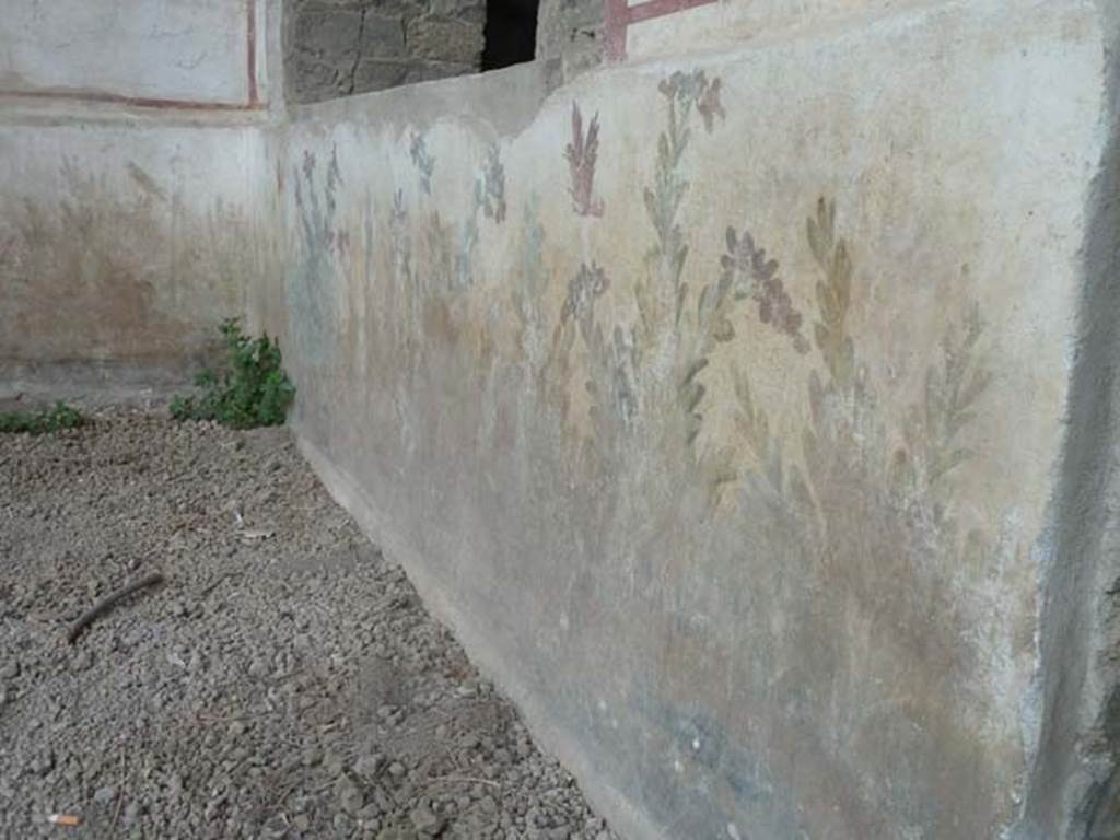 Oplontis, September 2015. Room 66, exterior east wall with garden paintings beneath window.