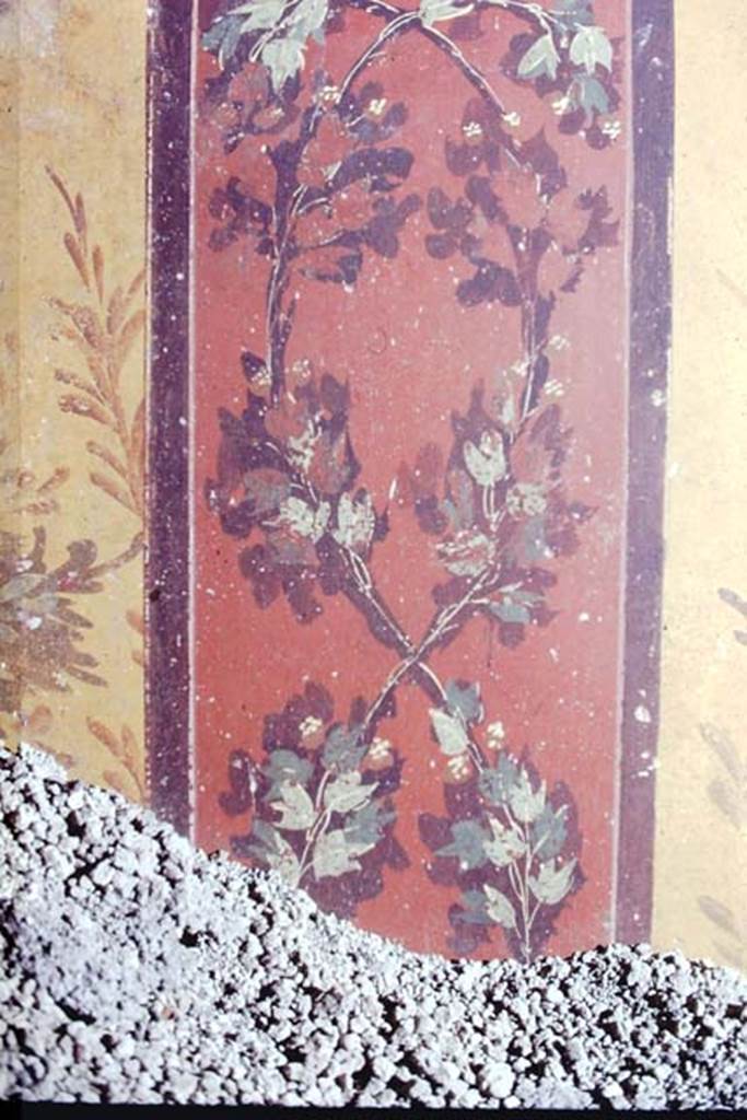 Oplontis, c.1975. Room 70, detail from east wall. 
Photo by Stanley A. Jashemski.
Source: The Wilhelmina and Stanley A. Jashemski archive in the University of Maryland Library, Special Collections (See collection page) and made available under the Creative Commons Attribution-Non Commercial License v.4. See Licence and use details.
Oplo0085