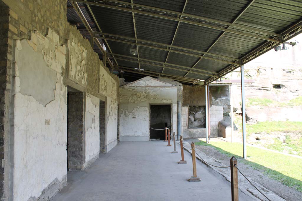 Oplontis Villa of Poppea, March 2014. Area 60, west portico, looking north from near room 72, on left.  
Foto Annette Haug, ERC Grant 681269 DÉCOR.