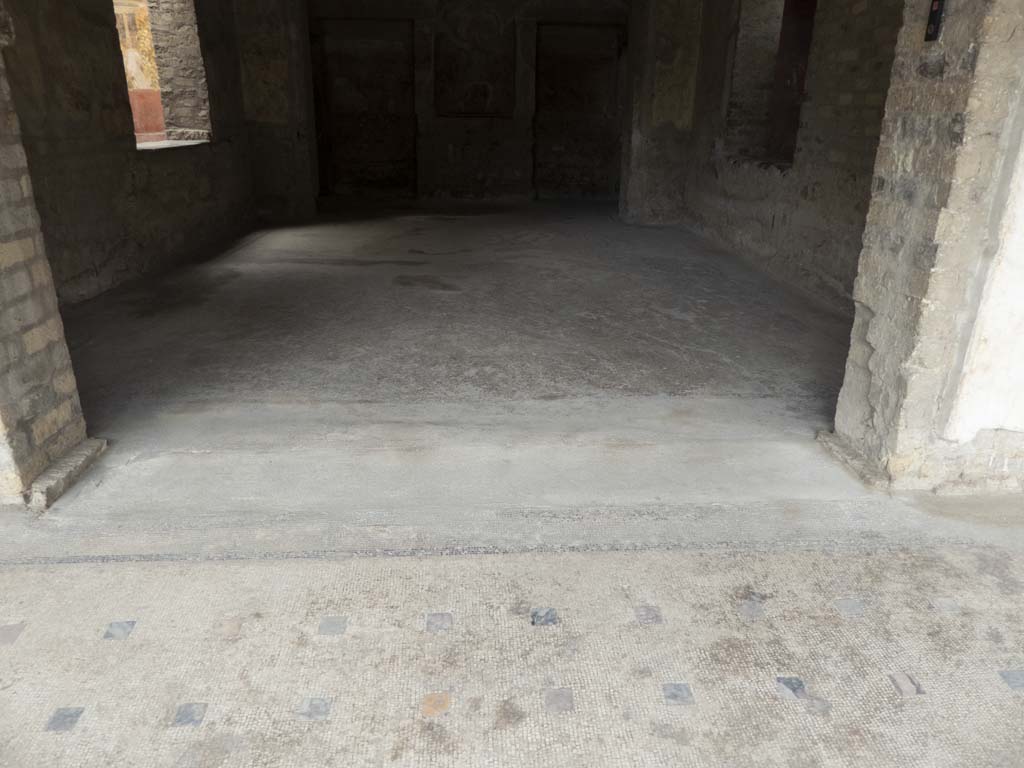Oplontis Villa of Poppea, September 2017. Doorway to room 74, in the west portico wall of area 60. 
Looking west from portico flooring towards doorway threshold into room 74. 
Foto Annette Haug, ERC Grant 681269 DÉCOR.