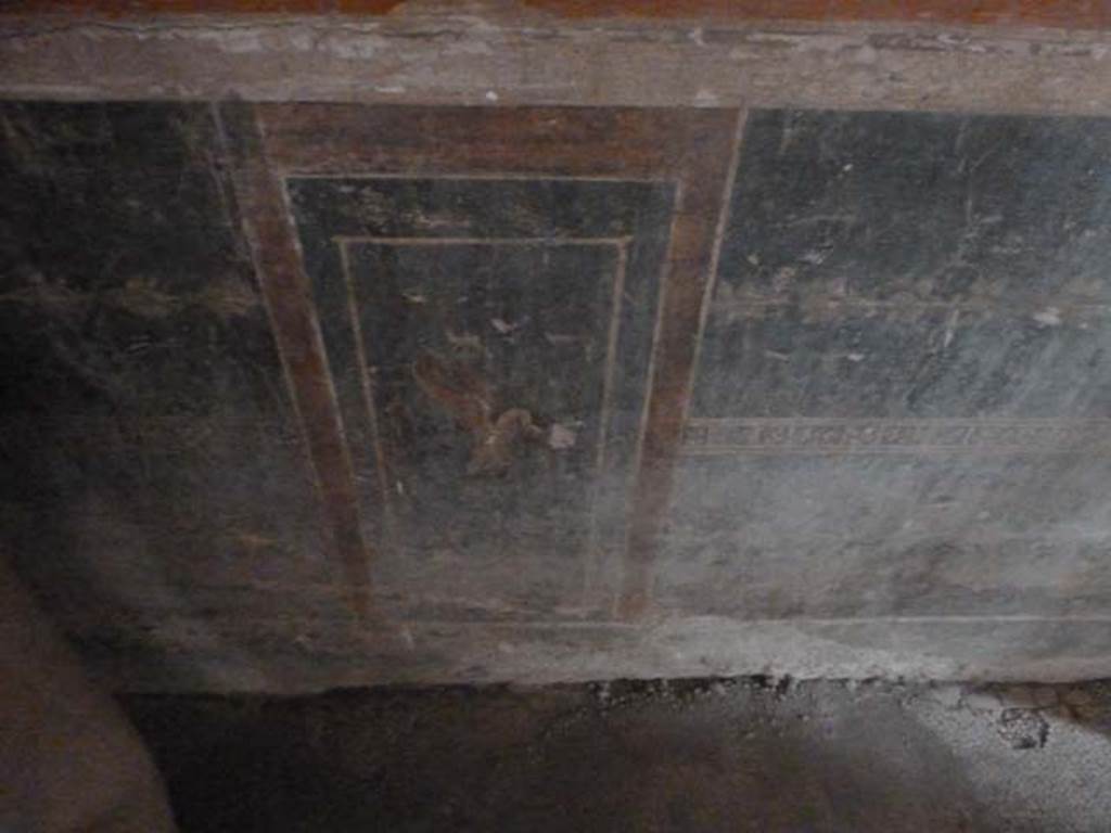 Oplontis, September 2015. Corridor 77, black zoccolo from west wall below red middle panel.