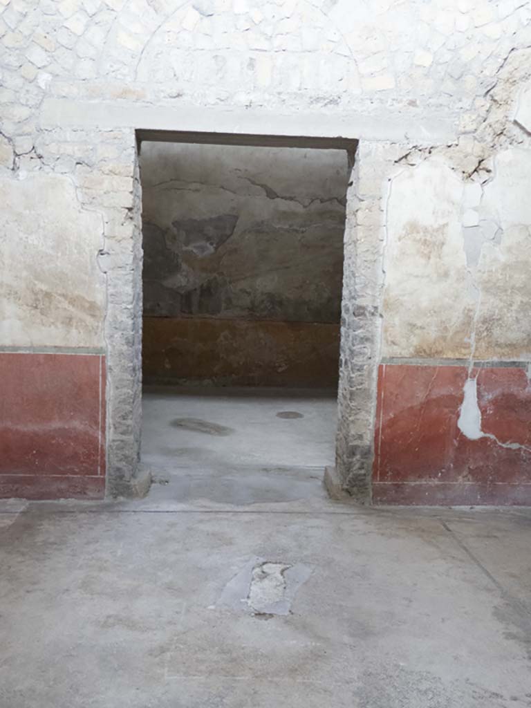 Oplontis Villa of Poppea, September 2017. 
Room 90, looking towards doorway in west wall leading into room 89.
Foto Annette Haug, ERC Grant 681269 DÉCOR.
