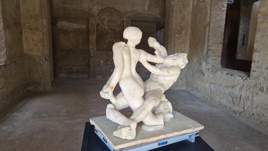 Oplontis Villa of Poppea, October 2023. 
Area 92, statuette found on south side of pool, on display in room 74. Photo courtesy of Giuseppe Ciaramella.