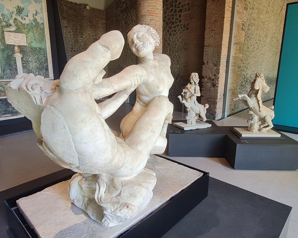Oplontis Villa of Poppea, April 2022. 
Statuette of hermaphrodite and a satyr, on display at II.7.9, the Palaestra in Pompeii. Photo courtesy of Giuseppe Ciaramella.
(The statuettes of the two centaurs can be seen in Part 9, with another two.)
