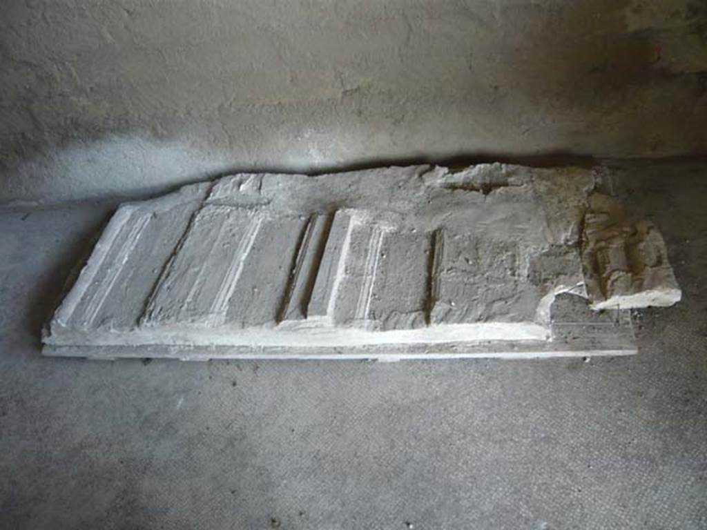 Oplontis, May 2011. Room 97, plaster-cast of part of shutters. Photo courtesy of Buzz Ferebee.