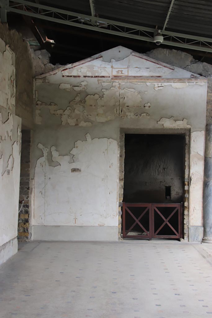 Villa of Poppaea, Oplontis, October 2023. 
Area 60, north wall of the west portico with doorway to room 97, on right.
On the left is the doorway to room 94. Photo courtesy of Klaus Heese.