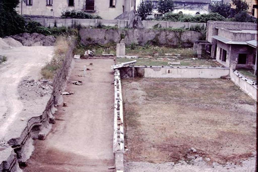 Oplontis Villa of Poppea, c.1984.  Area 98 looking along the east side of swimming pool 96 towards areas 92, 85, 86 and 91 on the south side. 
Source: The Wilhelmina and Stanley A. Jashemski archive in the University of Maryland Library, Special Collections (See collection page) and made available under the Creative Commons Attribution-Non Commercial License v.4. See Licence and use details.
Oplo0216