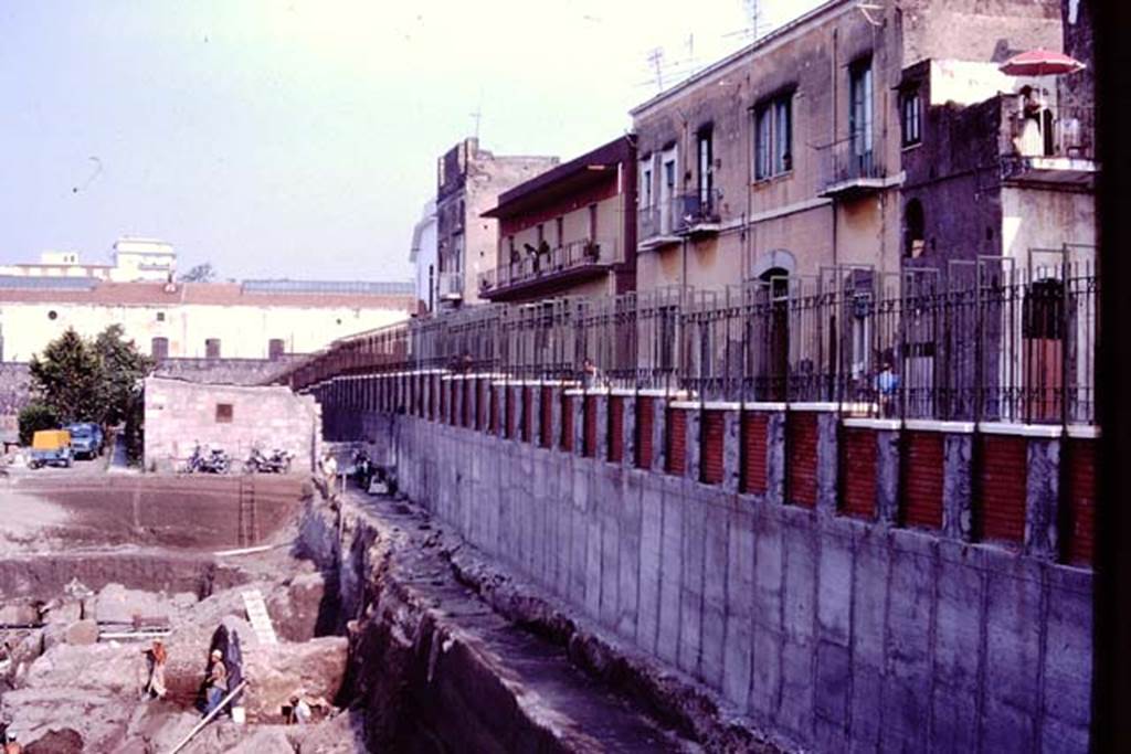 Oplontis, c.1984. Looking west along north side of excavations. 
Source: The Wilhelmina and Stanley A. Jashemski archive in the University of Maryland Library, Special Collections (See collection page) and made available under the Creative Commons Attribution-Non Commercial License v.4. See Licence and use details. Oplo0222