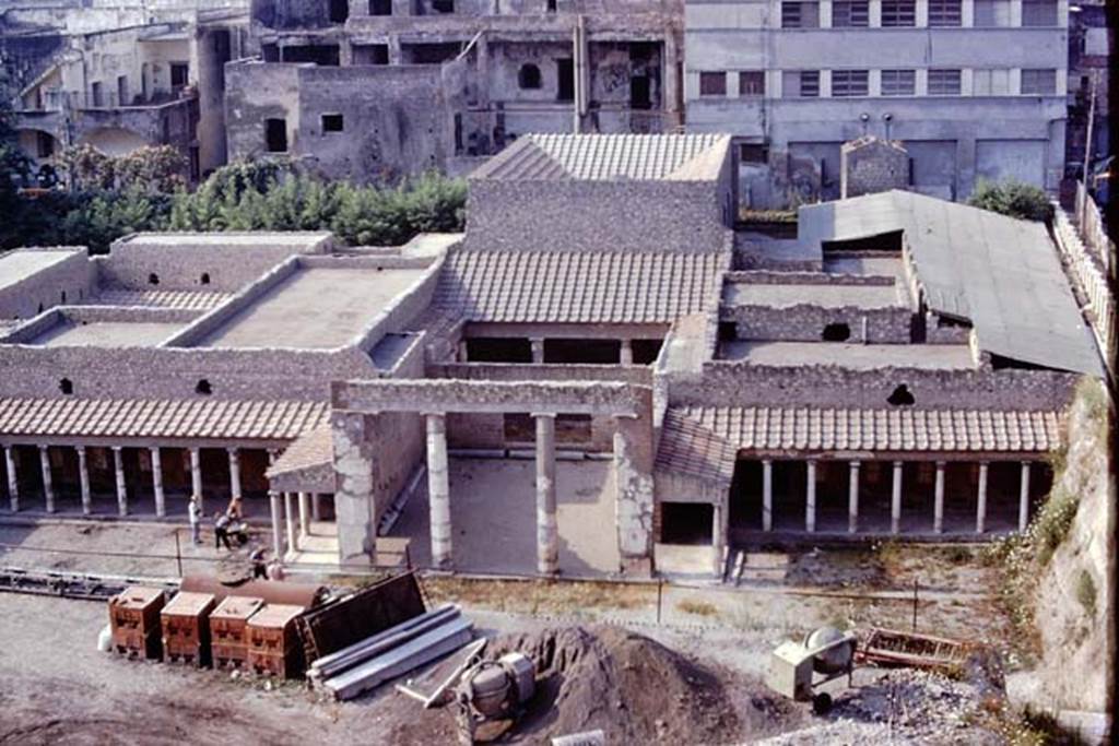 Oplontis, 1974. Looking south towards large salon 21 (12) in centre of photo. Photo by Stanley A. Jashemski.   
Source: The Wilhelmina and Stanley A. Jashemski archive in the University of Maryland Library, Special Collections (See collection page) and made available under the Creative Commons Attribution-Non Commercial License v.4. See Licence and use details. J74f0605