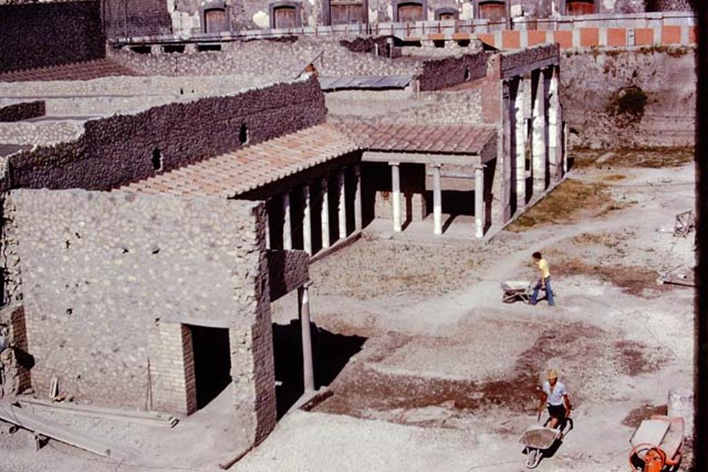 Oplontis, 1974. Looking west. Photo by Stanley A. Jashemski.   
Source: The Wilhelmina and Stanley A. Jashemski archive in the University of Maryland Library, Special Collections (See collection page) and made available under the Creative Commons Attribution-Non Commercial License v.4. See Licence and use details. J74f0186