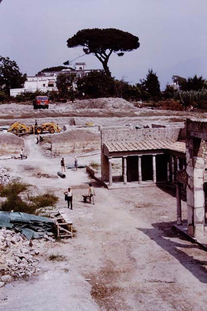 Oplontis, 1975. Looking east across north garden, with column laying on the ground. Photo by Stanley A. Jashemski.   
Source: The Wilhelmina and Stanley A. Jashemski archive in the University of Maryland Library, Special Collections (See collection page) and made available under the Creative Commons Attribution-Non Commercial License v.4. See Licence and use details. J75f0082