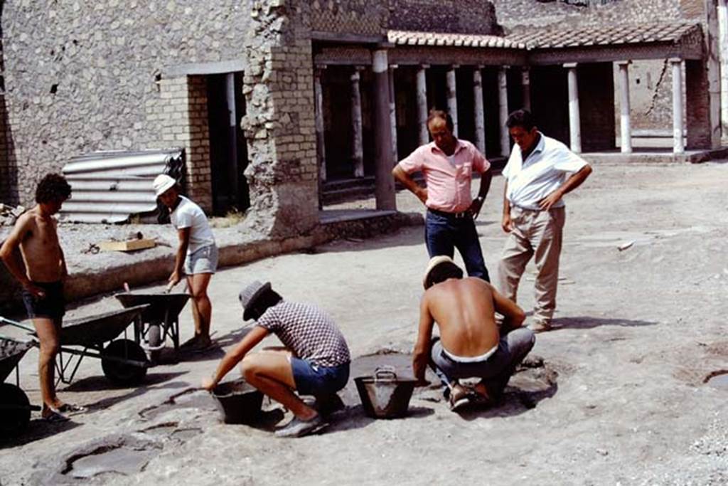Oplontis, 1975. Finishing touches to the cement. Photo by Stanley A. Jashemski.   
Source: The Wilhelmina and Stanley A. Jashemski archive in the University of Maryland Library, Special Collections (See collection page) and made available under the Creative Commons Attribution-Non Commercial License v.4. See Licence and use details. J75f0319
