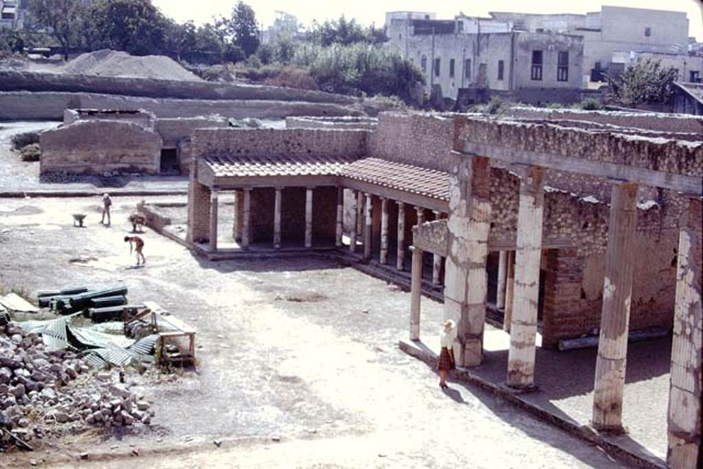 Oplontis, 1975.Looking east across north garden, showing line of west to east path, and north to south leading to centre of room 21.  Photo by Stanley A. Jashemski.   
Source: The Wilhelmina and Stanley A. Jashemski archive in the University of Maryland Library, Special Collections (See collection page) and made available under the Creative Commons Attribution-Non Commercial License v.4. See Licence and use details. J75f0394