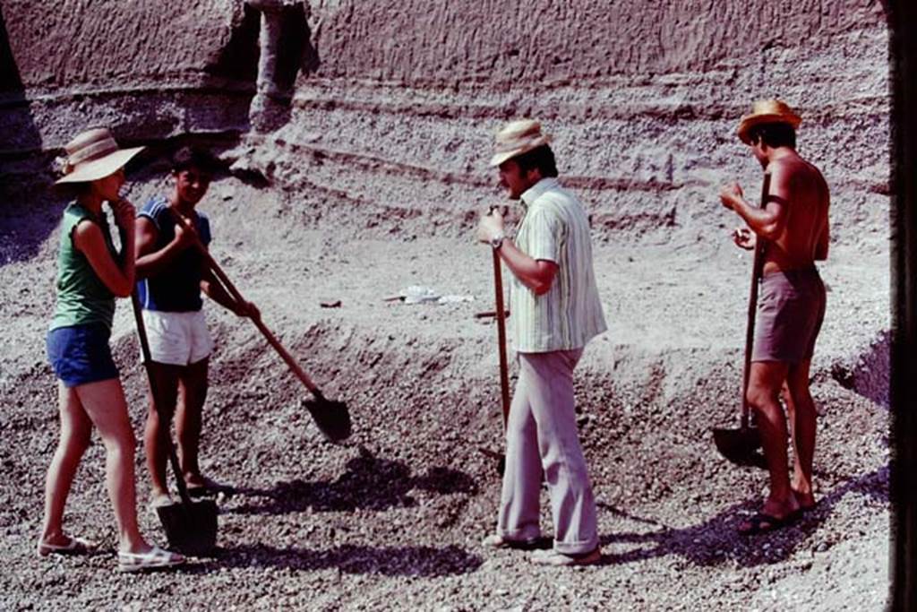 Oplontis, 1977. Taking a pause in their digging. Photo by Stanley A. Jashemski.   
Source: The Wilhelmina and Stanley A. Jashemski archive in the University of Maryland Library, Special Collections (See collection page) and made available under the Creative Commons Attribution-Non Commercial License v.4. See Licence and use details. J77f0126