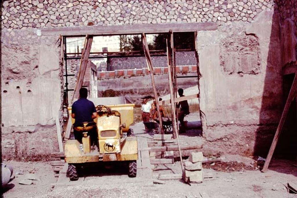 Oplontis, 1977. Looking west across room 69, towards north garden. Photo by Stanley A. Jashemski.   
Source: The Wilhelmina and Stanley A. Jashemski archive in the University of Maryland Library, Special Collections (See collection page) and made available under the Creative Commons Attribution-Non Commercial License v.4. See Licence and use details. J77f0140