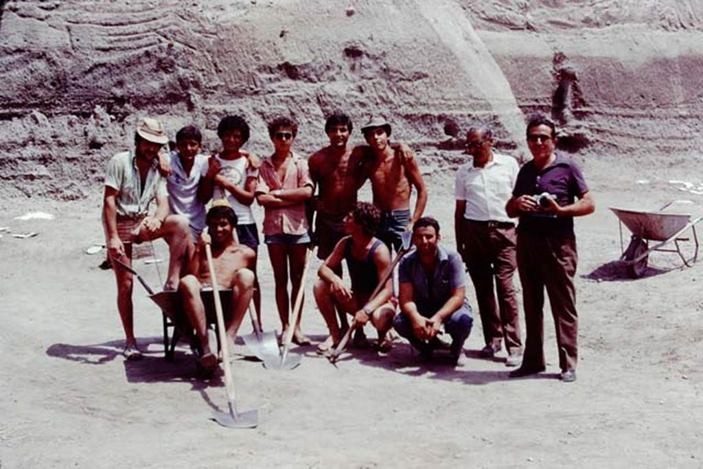 Oplontis, 1977. Group photo of the workers. Photo by Stanley A. Jashemski.   
Source: The Wilhelmina and Stanley A. Jashemski archive in the University of Maryland Library, Special Collections (See collection page) and made available under the Creative Commons Attribution-Non Commercial License v.4. See Licence and use details. J77f0300