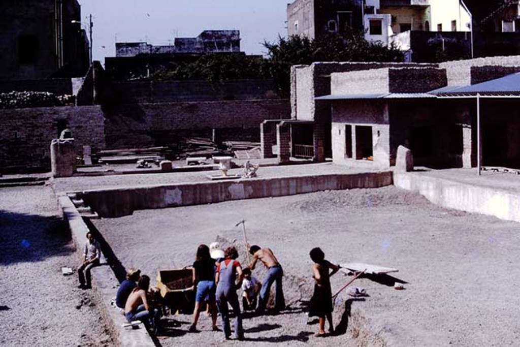 Oplontis, 1978. Area 92, looking south during excavations in pool. Photo by Stanley A. Jashemski.   
Source: The Wilhelmina and Stanley A. Jashemski archive in the University of Maryland Library, Special Collections (See collection page) and made available under the Creative Commons Attribution-Non Commercial License v.4. See Licence and use details. J78f0056