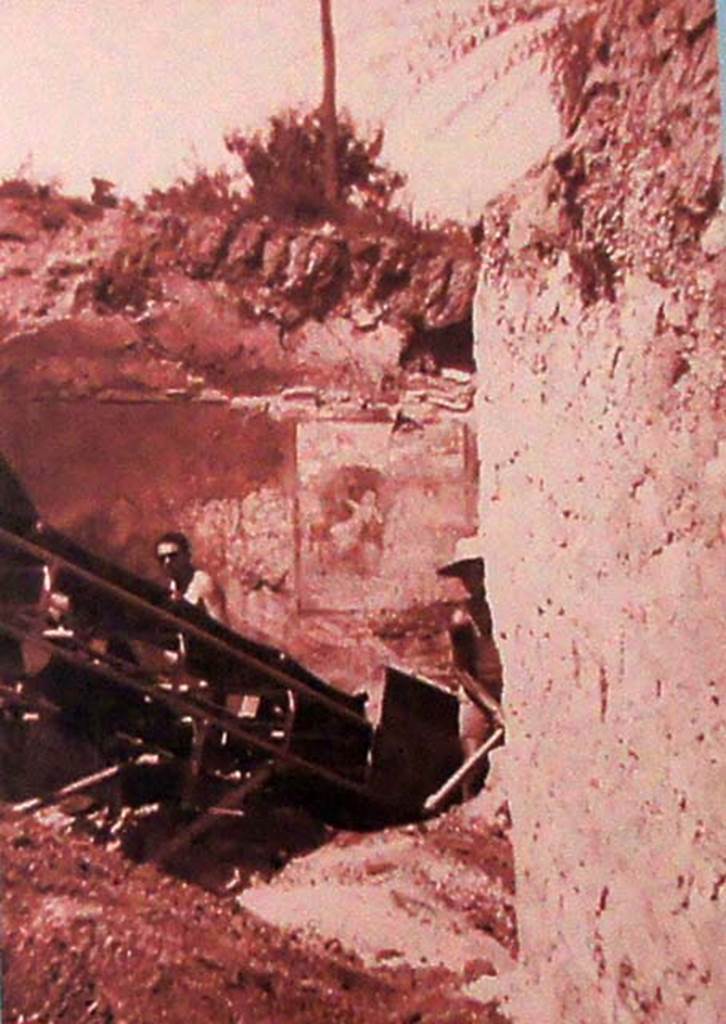 Gragnano, Villa rustica in Località Carmiano, Villa A. 
Excavations in progress in 1963. 
Detail from photo courtesy of Margaret Hicks.