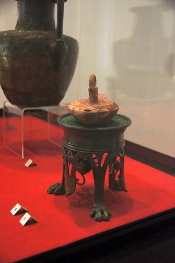 Gragnano, Villa rustica in Località Carmiano, Villa A. 
Bronze lamp stand with feline feet found in room 2.
Stabiae Antiquarium, inventory number 63279.
The lamp was found in room 6.
Detail from photo courtesy of Margaret Hicks.