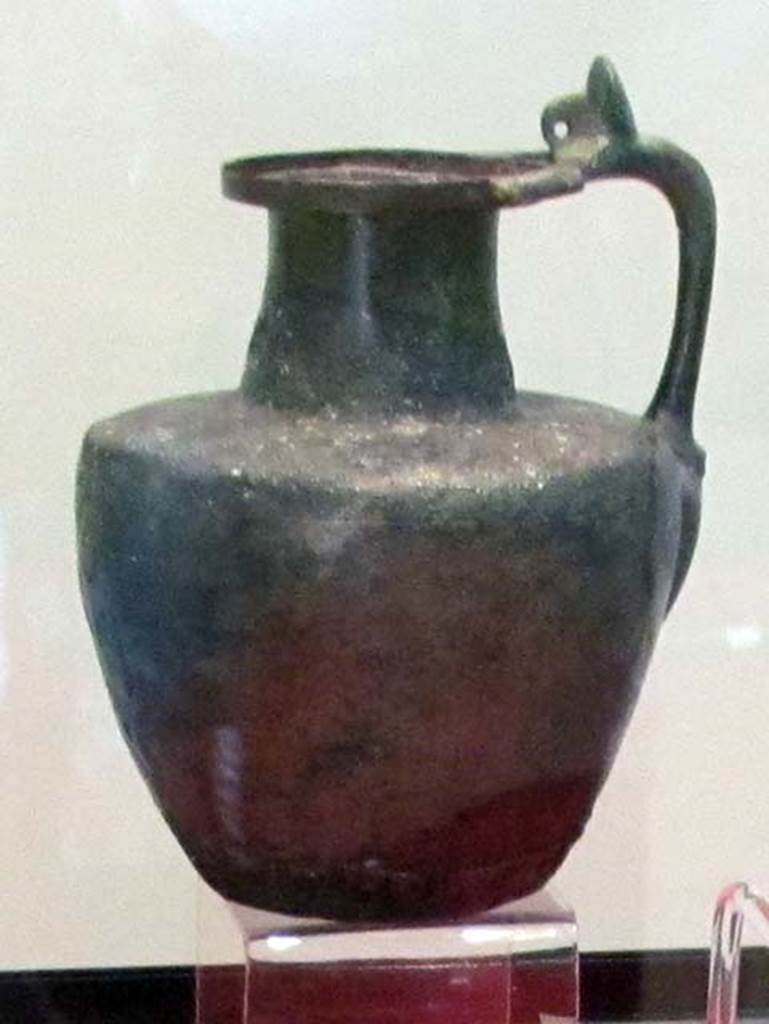 Gragnano, Villa rustica in Località Carmiano, Villa A. Bronze jug found in room 4.
Stabiae Antiquarium, inventory number 63377. 
Detail from photo courtesy of Donna Dollings.