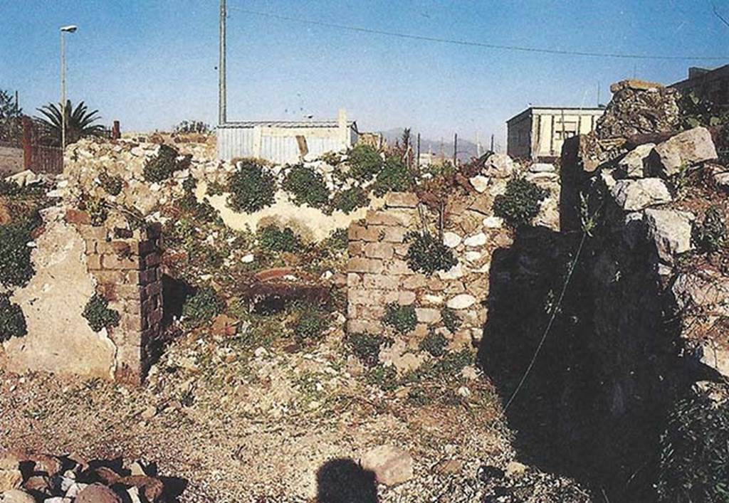 Gragnano, Villa rustica in Località Carmiano, Villa A. 1998. Looking north to doorway of room 9.
See Camardo D., Ferrara A., Longobardi N., 1989. Stabiae: le ville. Castellammare di Stabia, p. 74, fig. 84.