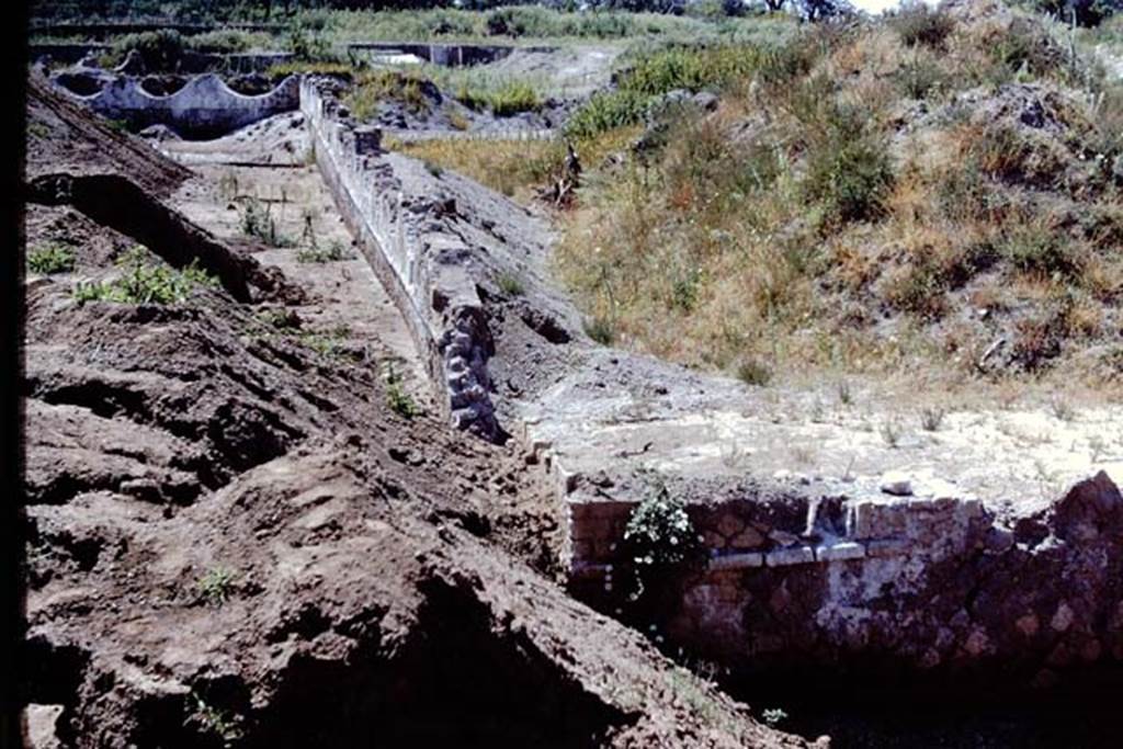 Stabiae, Villa del Pastore. 1968. Villa under excavation. The inverted arches that are a feature of this villa can be seen. Photo by Stanley A. Jashemski
Source: The Wilhelmina and Stanley A. Jashemski archive in the University of Maryland Library, Special Collections (See collection page) and made available under the Creative Commons Attribution-Non Commercial License v.4. See Licence and use details.
Jmis0105