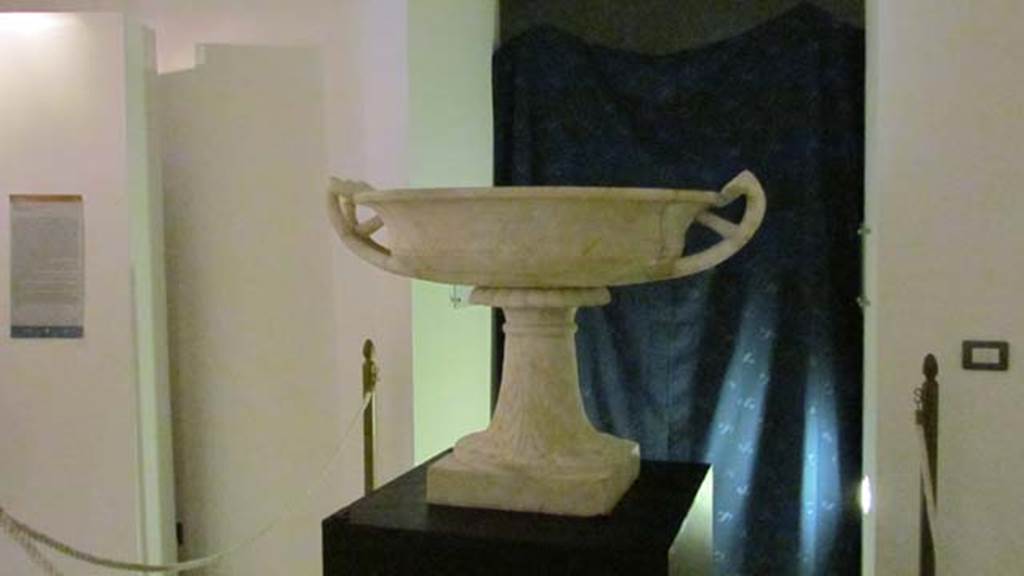 Stabiae, Villa del Pastore. Labrum found in the garden. 
Stabia Antiquarium. Inventory number 63849. 
Photo courtesy of Donna Dollings.