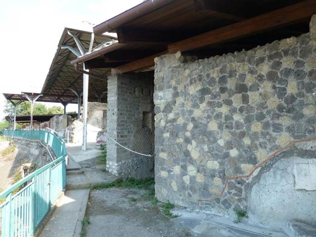 Stabiae, Secondo Complesso, September 2015. Room 35 of Villa Arianna, on right of photo. 
Looking east towards the Secondo Complesso, Villa B.