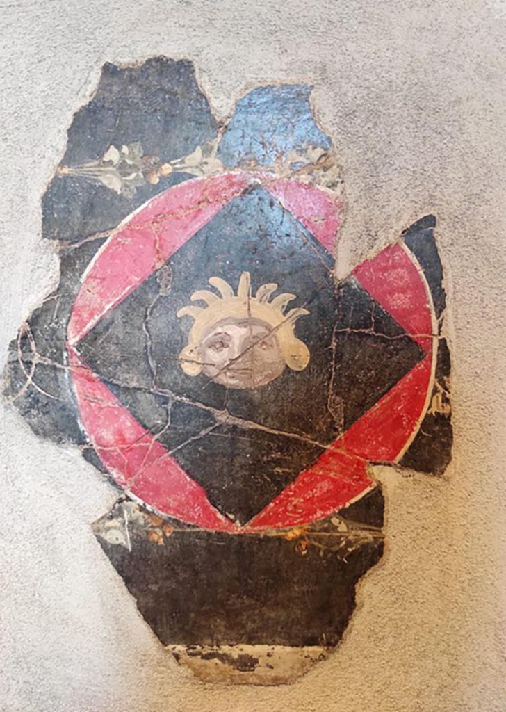 Stabiae, Secondo Complesso, Room 17, painted mask.
Antiquario Stabiano, inventory number - 63930.
See Otium Ludens, curated by Guzzo, P, Bonifacio, G, and Sodo, A.M. (2007). Castellammare di Stabia: Nicola Longobardi, p.134.