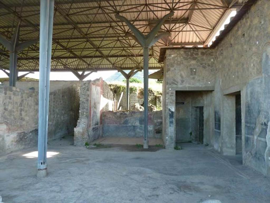 Stabiae, Secondo Complesso, September 2015. 
Room 14, south wall. In the centre of the south wall is room 21. On the left is a corridor leading to the rear.