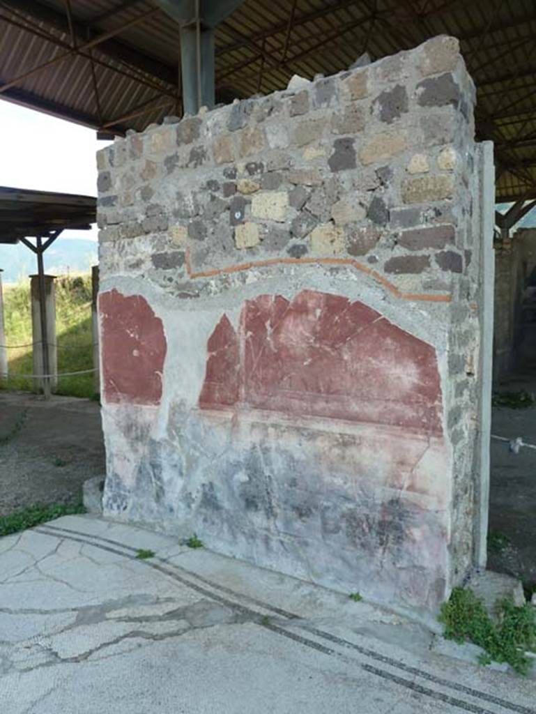 Stabiae, Secondo Complesso (Villa B), September 2015. Room 12, painted plaster in south-east corner.