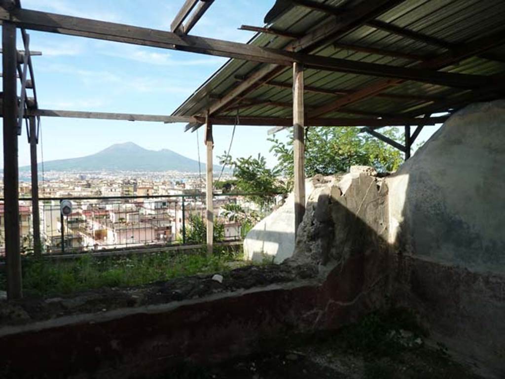 Stabiae, Secondo Complesso, September 2015. Room 6, east wall, taken from room 5.
Pisapia describes this floor as number 109.
See Pisapia, M. S. 1989, in Mosaici antichi in Italia, Regione prima. Stabia, Roma, (p. 56).