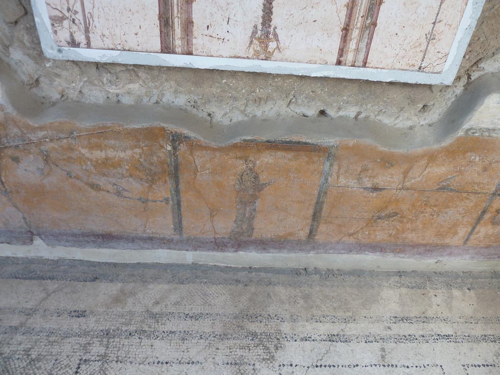 Stabiae, Villa Arianna, September 2015. Room 12, figure on zoccolo below panel on east wall.