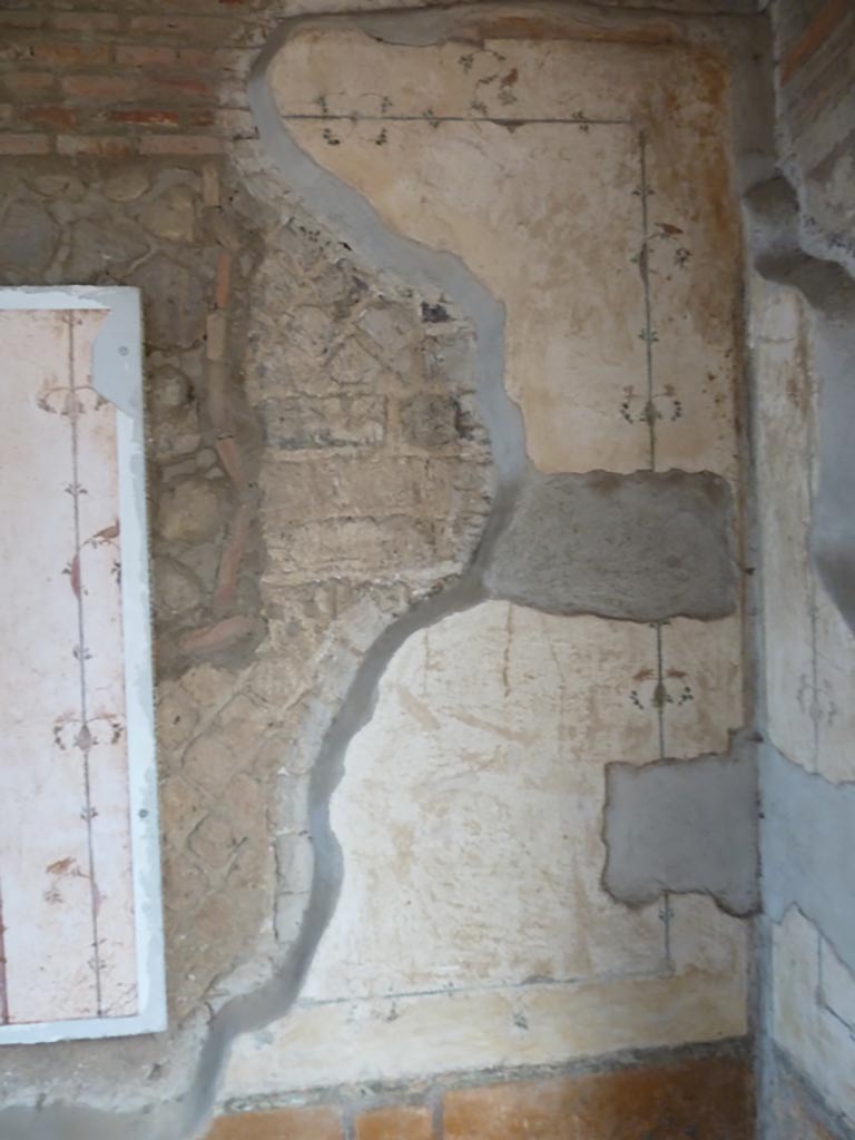 Stabiae, Villa Arianna, September 2015. Room 12, east wall in south-east corner.