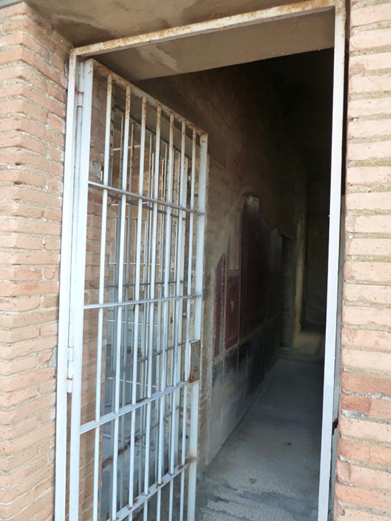 Stabiae, Villa Arianna, September 2015. Doorway to corridor 8.