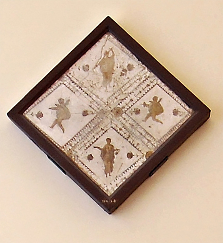 Stabiae, Villa Arianna. Found 22nd February 1760. Room 9. Four diamond shaped fragments of wall painting.
Now in Naples Archaeological Museum. Inventory number 9654.