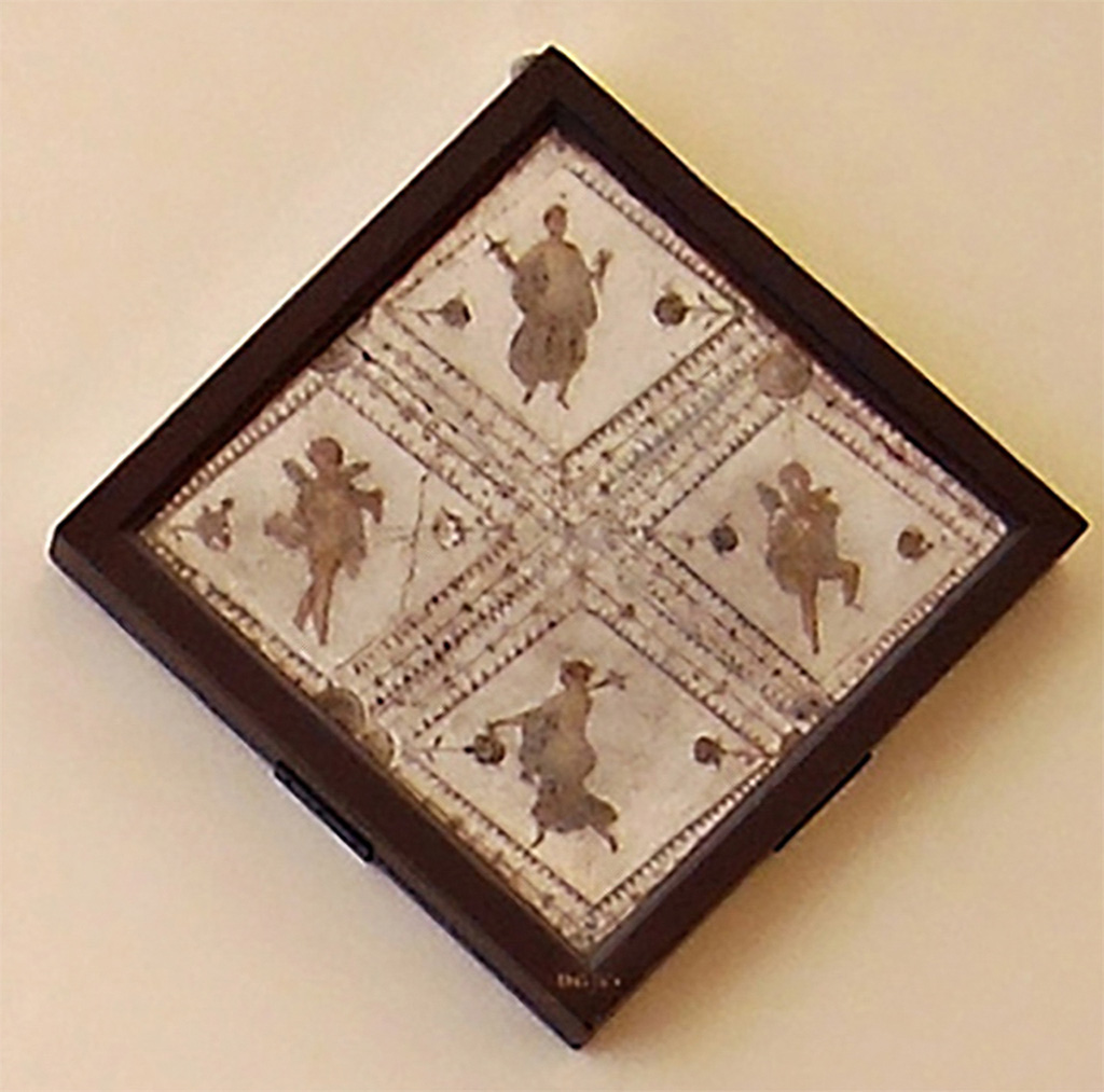 Stabiae, Villa Arianna. Found 22nd February 1760. Room 9. Four diamond shaped fragments of wall painting.
Now in Naples Archaeological Museum. Inventory number 9655.