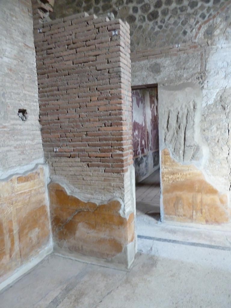 Stabiae, Villa Arianna, September 2015. 
Room 10, looking east towards doorway to room 5 another cubiculum on other side of Corridor 8.