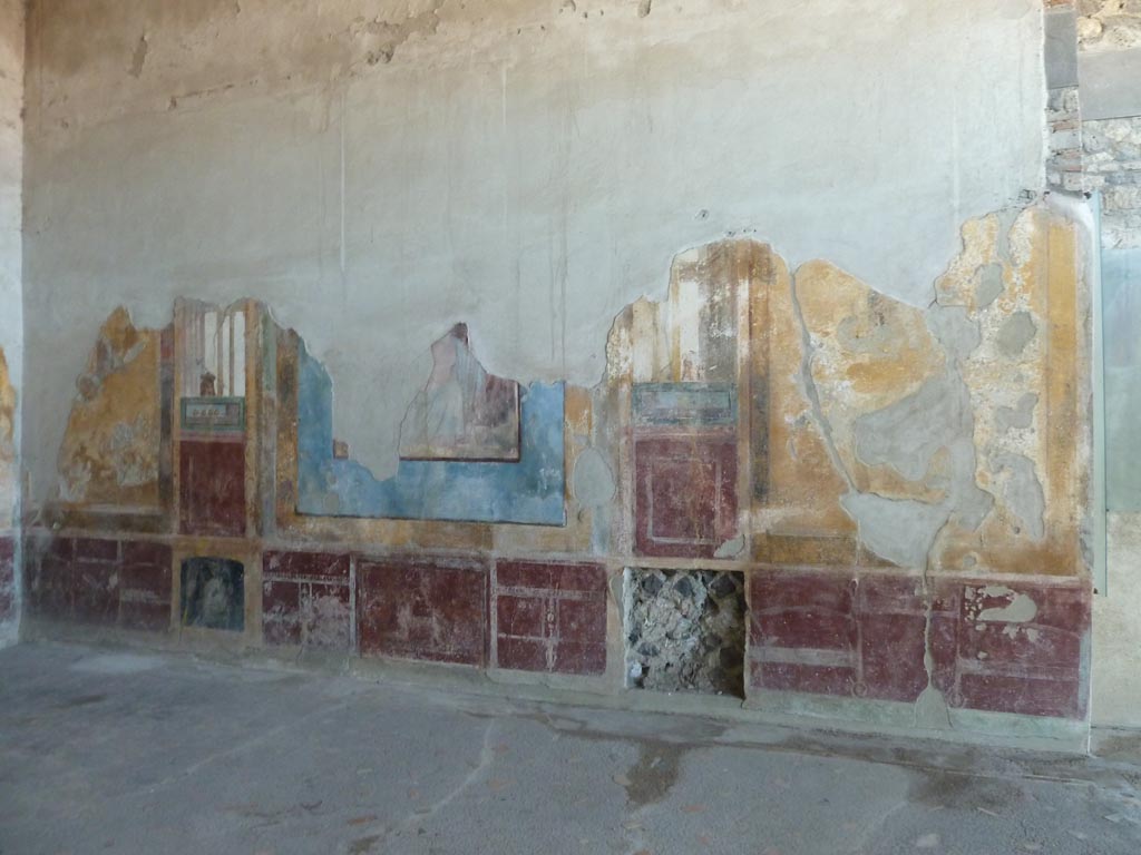 Stabiae, Villa Arianna, September 2015. Room 3, west wall. 
According to the description board –
on the west wall all that remains is part of the body of the nymph Ambrosia, pertaining to the Lycurgus’ folly mythological theme.