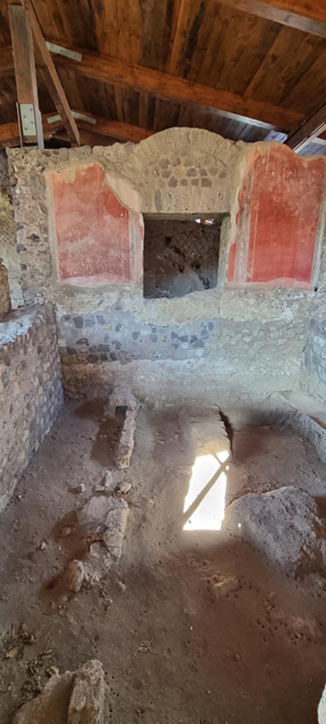 Stabiae, Villa Arianna, December 2023.
Room 31, looking across flooring towards north wall and window into room 29. 
Photo courtesy of Miriam Colomer.
