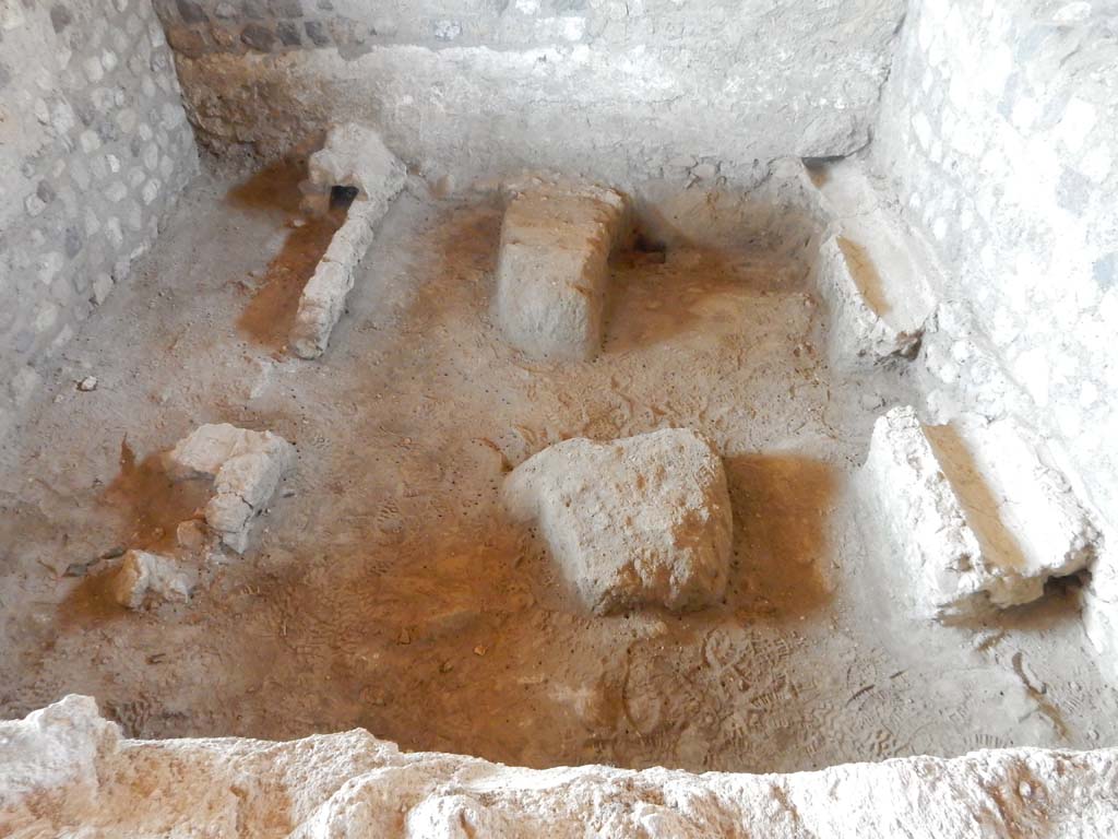 Stabiae, Villa Arianna, June 2019. Room 31, looking north at floor in room 31.
Photo courtesy of Buzz Ferebee.