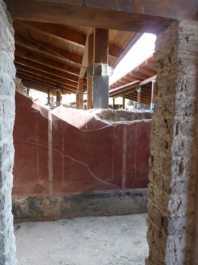 Stabiae, Villa Arianna, September 2015. W30, doorway in south wall leading to corridor W27.
To the left, the corridor leads east towards the large peristyle  
To the right, the corridor leads towards the light-yard area, ramp 76 and rustic quarters.