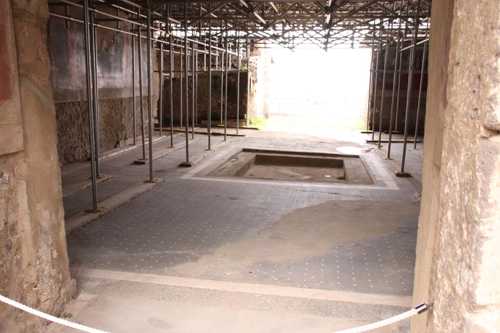 Stabiae, Villa Arianna, October 2020. 
Room 24, looking north across impluvium in atrium towards room 18, the tablinum. Photo courtesy of Klaus Heese.
