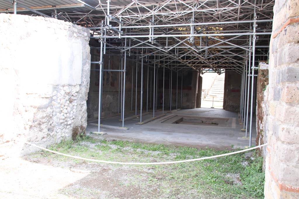 Stabiae, Villa Arianna, September 2021. Room 24, looking south across the atrium, from tablinum, room 18. Photo courtesy of Klaus Heese.
