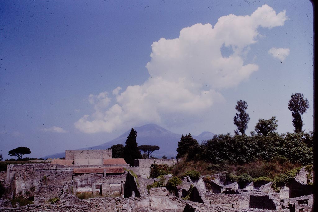 Looking north from IX.5, across V.2 at Pompeii, towards Vesuvius. 1964. Photo by Stanley A. Jashemski.
Source: The Wilhelmina and Stanley A. Jashemski archive in the University of Maryland Library, Special Collections (See collection page) and made available under the Creative Commons Attribution-Non-commercial License v.4. See Licence and use details.
J64f1275