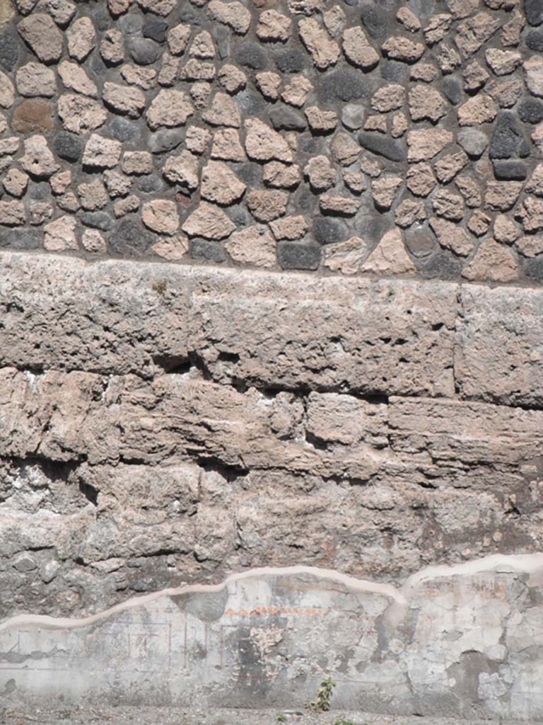 Walls on south side of Porta Marina, Pompeii. June 2012. 
Detail of stonework and remaining stucco from wall of Suburban Villa. Photo courtesy of Ivo van der Graaff.