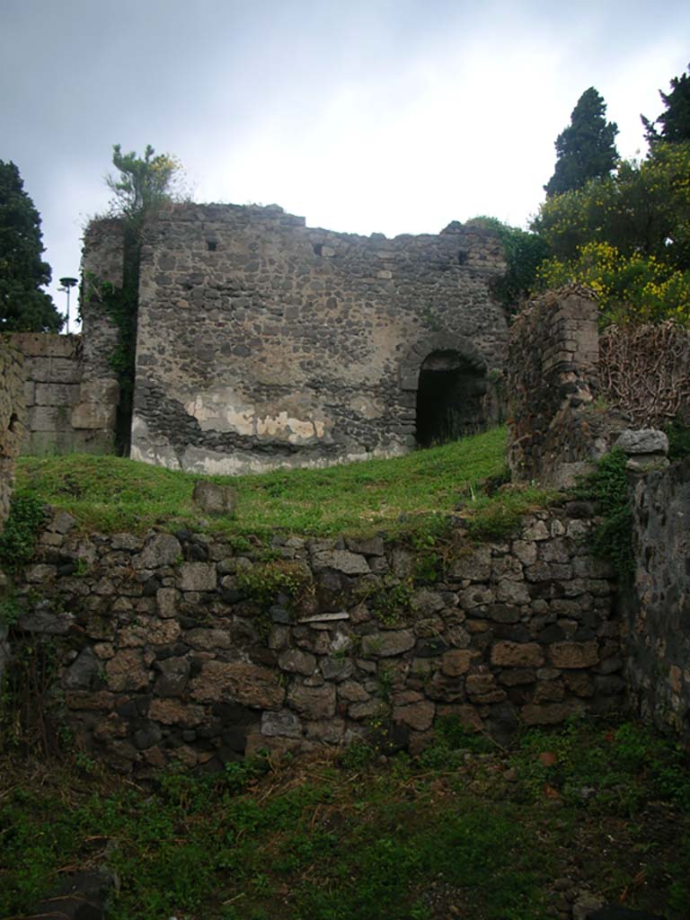 Tower XII, Pompeii. May 2010. 
Looking north from Vicolo di Modesto. Photo courtesy of Ivo van der Graaff.
